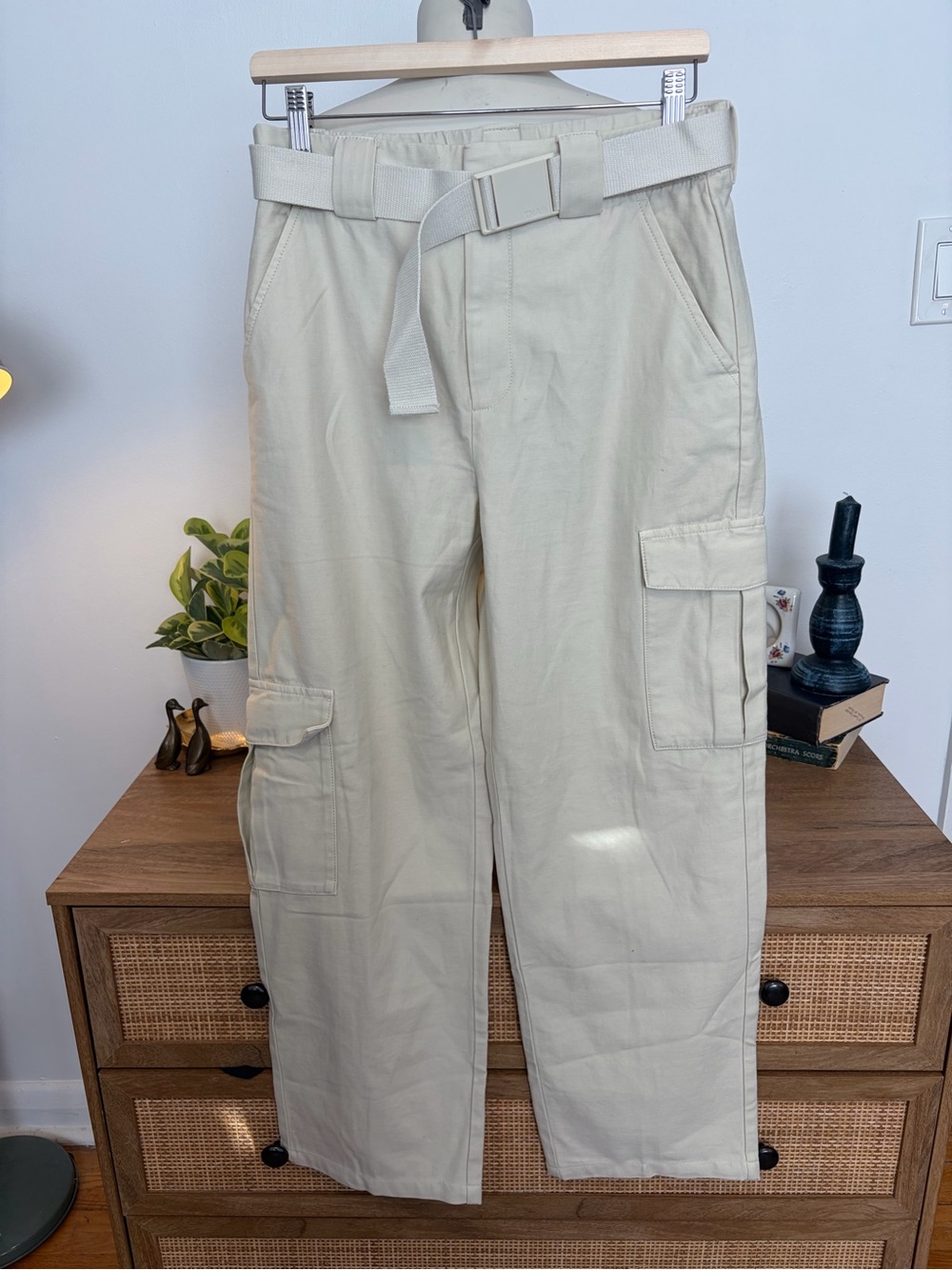 Aritzia TNA Cadet Cargo Pants Cream Belted High Waisted Utility - Size M